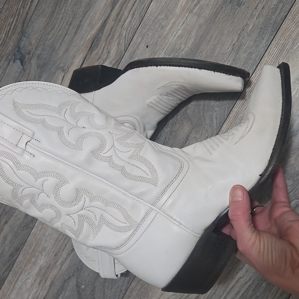 White Made In Mexico Cowboy Snip Toe Boots